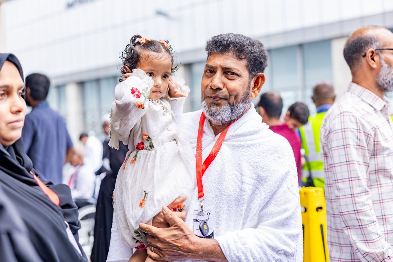 ހައްޖުވެރިންގެ ފުރަތަމަ ގްރޫޕް މާލެއިން ފުރުން