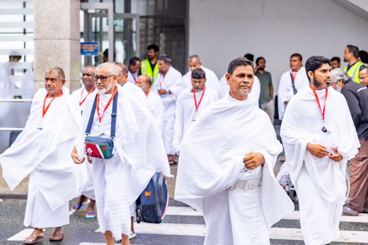 ހައްޖުވެރިންގެ ފުރަތަމަ ގްރޫޕް މާލެއިން ފުރުން