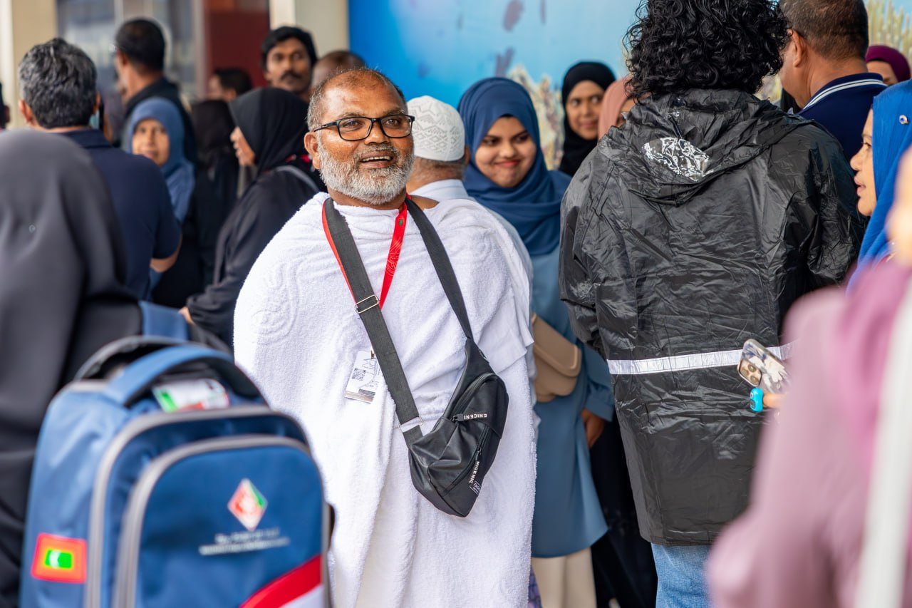 ހައްޖުވެރިންގެ ފުރަތަމަ ގްރޫޕް މާލެއިން ފުރުން