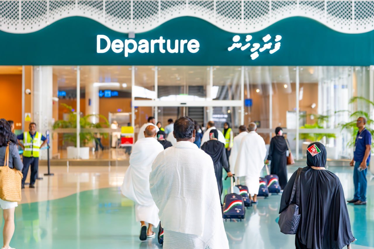 ހައްޖުވެރިންގެ ފުރަތަމަ ގްރޫޕް މާލެއިން ފުރުން
