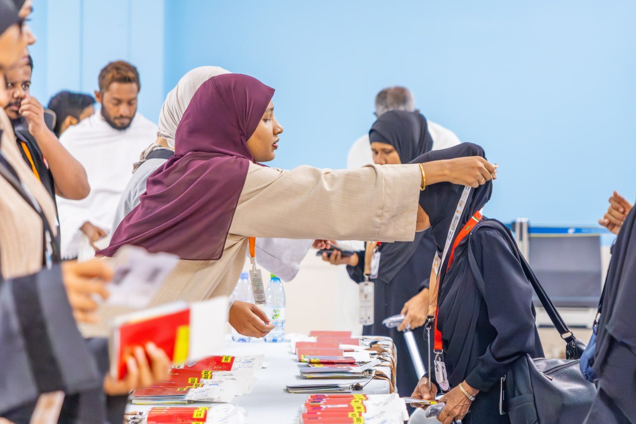 ހައްޖުވެރިންގެ ފުރަތަމަ ގްރޫޕް މާލެއިން ފުރުން