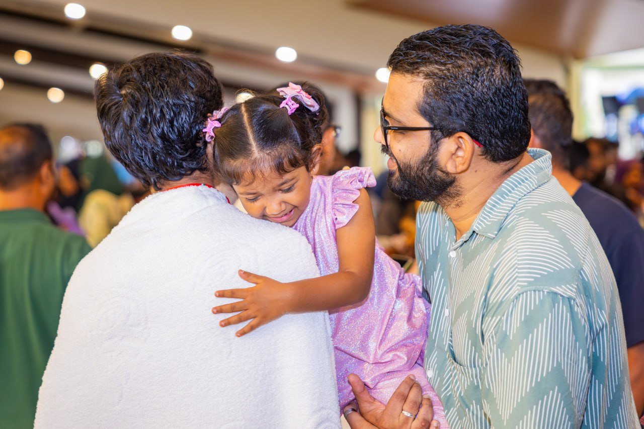 ހައްޖުވެރިންގެ ފުރަތަމަ ގްރޫޕް މާލެއިން ފުރުން