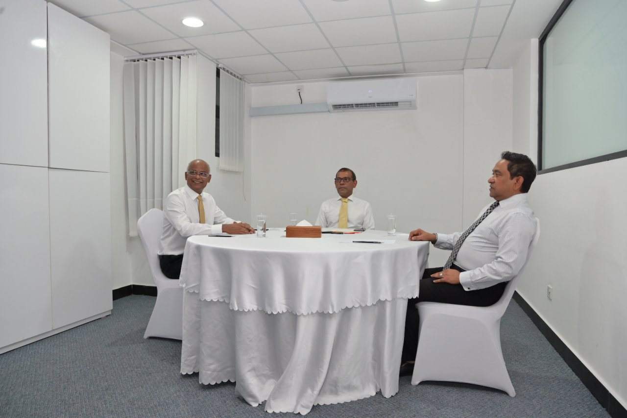ކުރީގެ ތިން ރައީސުންގެ ތާރީހީ ބައްދަލުވުން