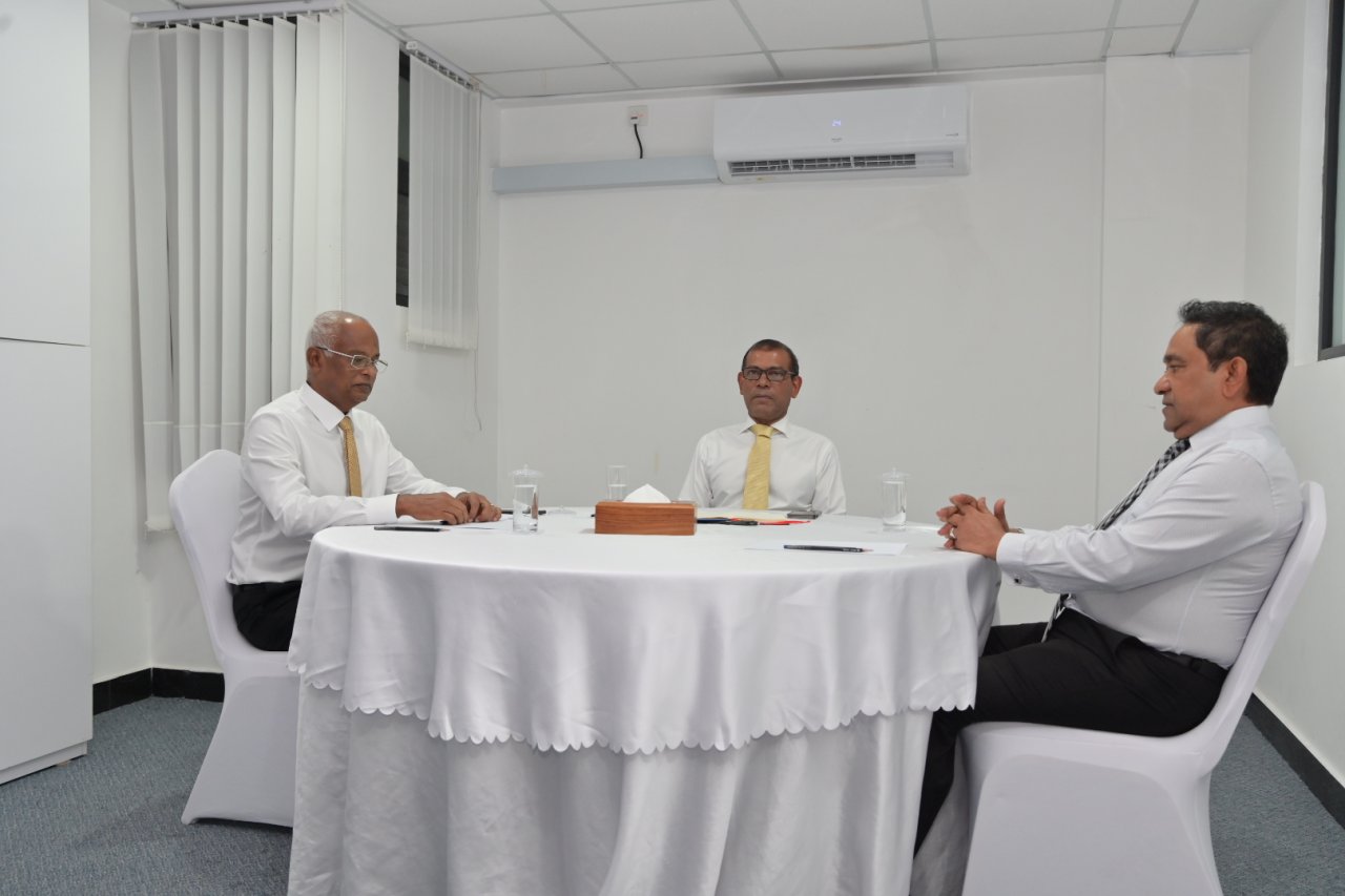 ކުރީގެ ތިން ރައީސުންގެ ތާރީހީ ބައްދަލުވުން