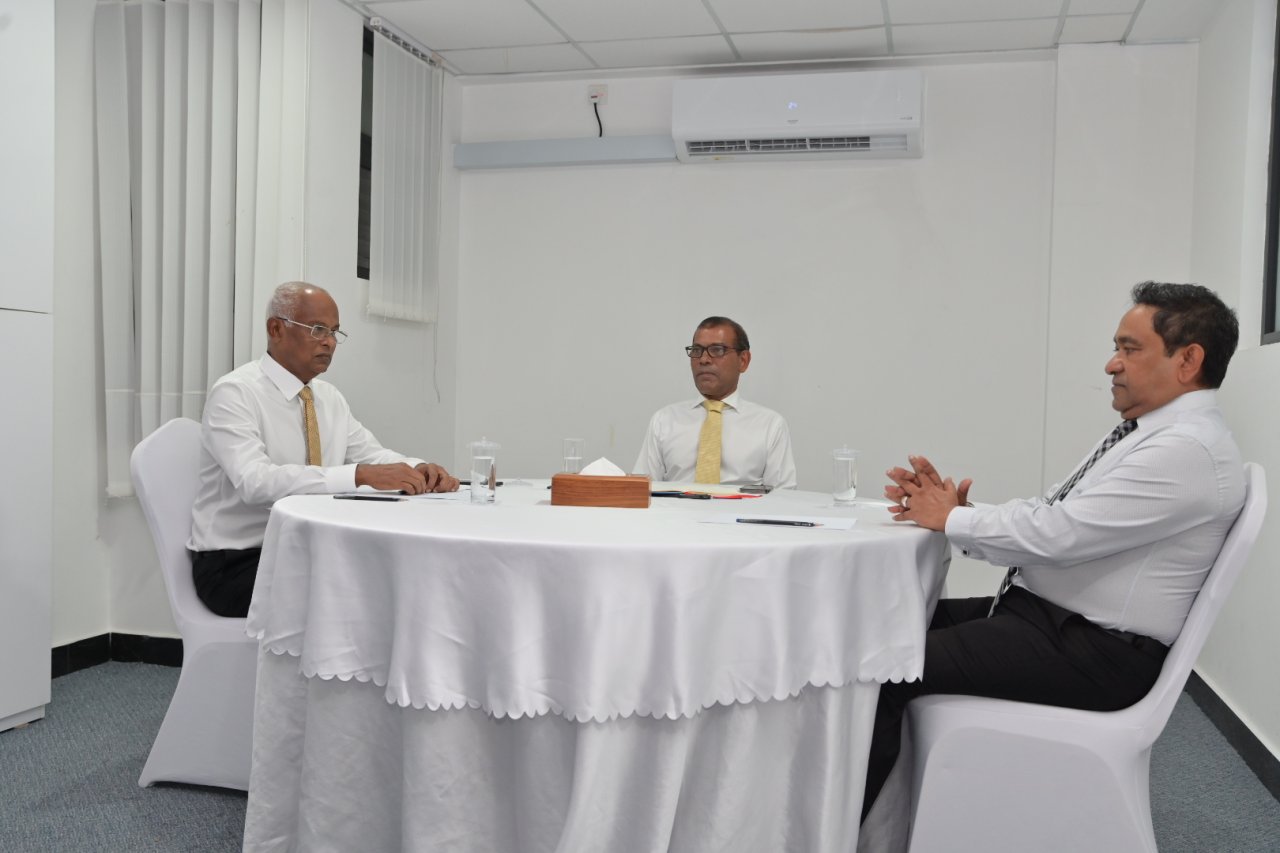 ކުރީގެ ތިން ރައީސުންގެ ތާރީހީ ބައްދަލުވުން