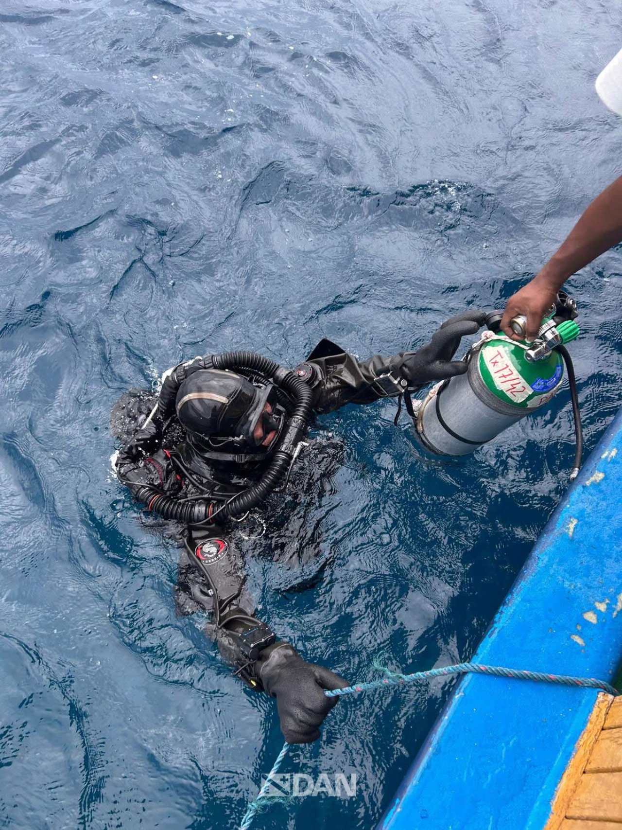 ކޭވްއަށް ގެއްލުނު ޑައިވަރުން ހޯދަން ހިންގި ނުރައްކާތެރި އޮޕަރޭޝަން