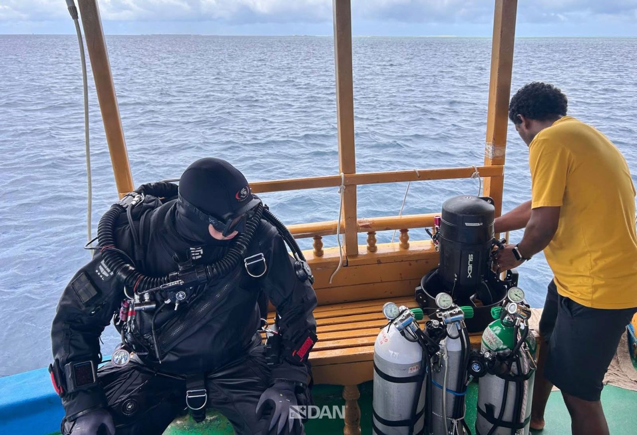 Thahugeegah beynunvaa baeh kankan hoadhan, maadhamaa hohalha ah ithuru dive eh kuranee 