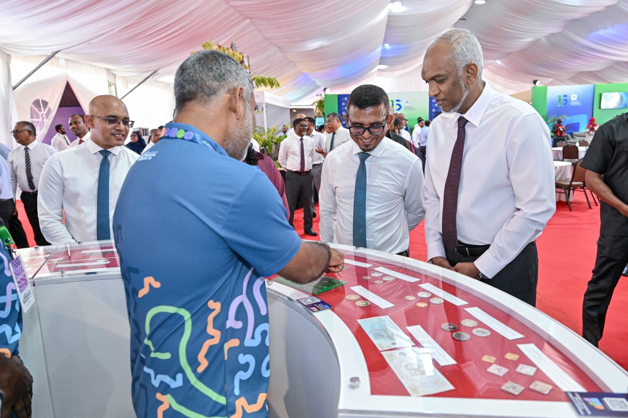 ނުވަ އަހަރަށް ފަހު އަލުން 