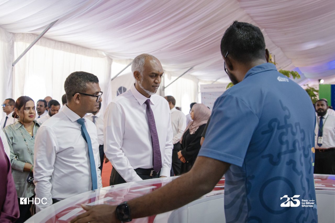 ނުވަ އަހަރަށް ފަހު އަލުން 