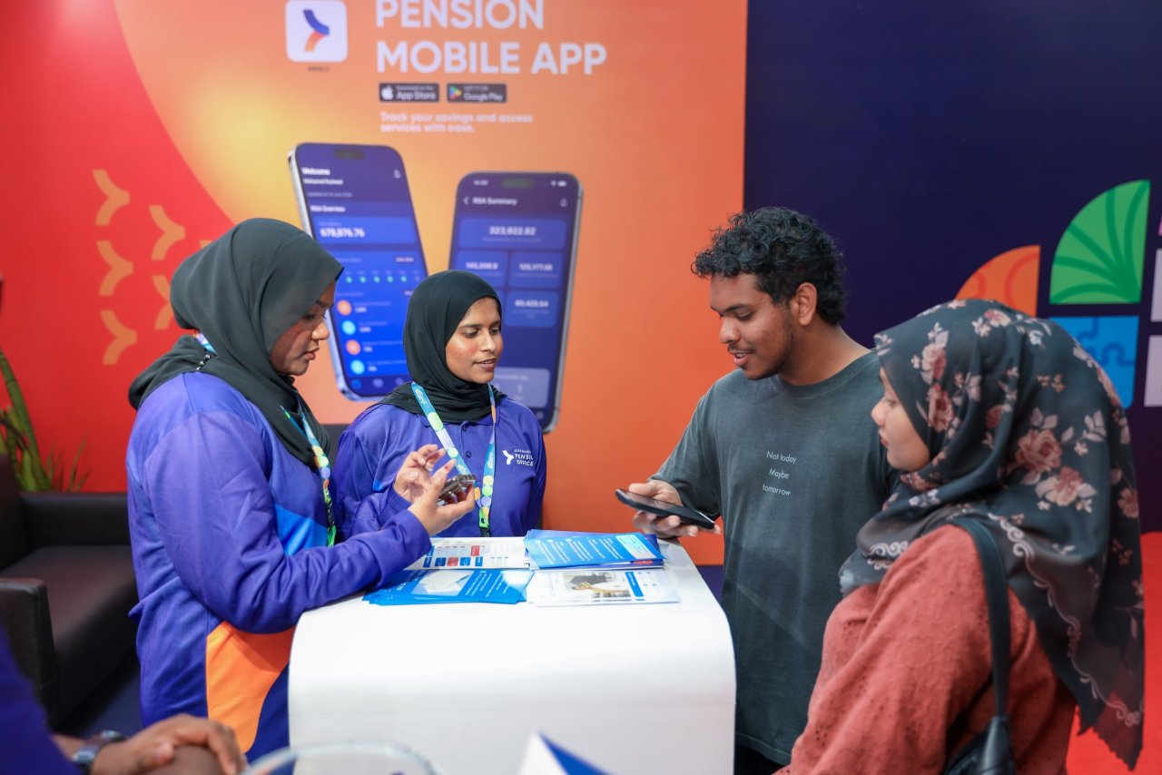 ނުވަ އަހަރަށް ފަހު އަލުން 