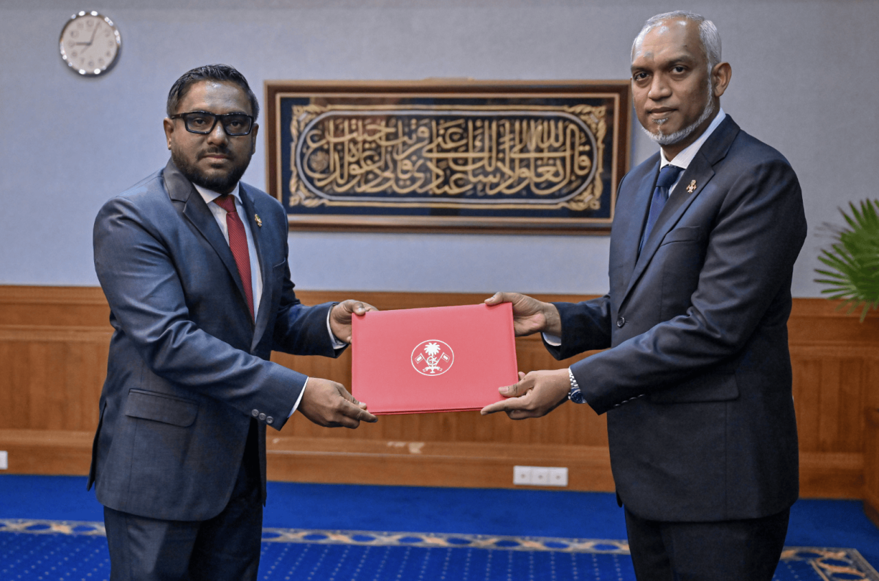 Vazeefaa aa behey tribiunal ge raees kamah judiciary in isthiufaa dhevvi Amjad