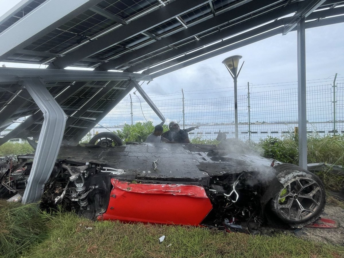 Baaru speed gai dhuvvi Lamborghini car eh control nuve solar pannel gai jehi fundu fundu