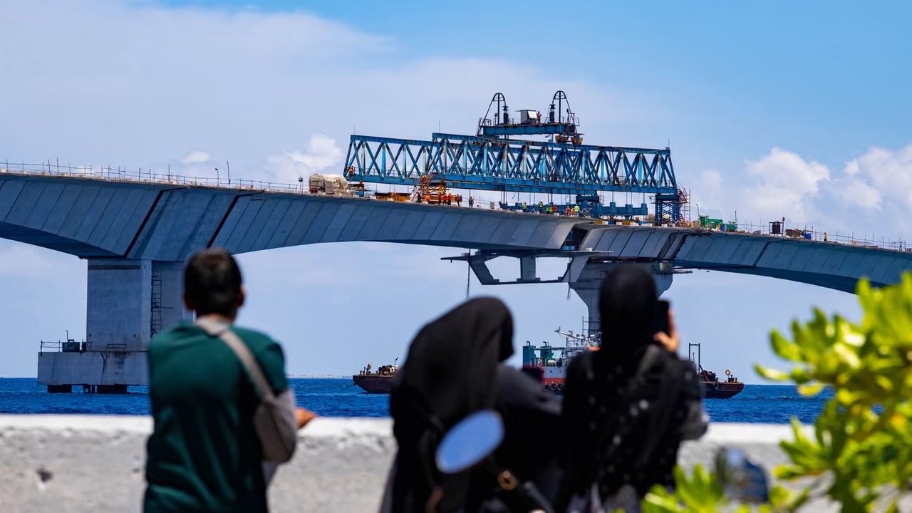 މާލެ އާއި ވިލިމާލެ ބްރިޖުން ގުޅާލުން