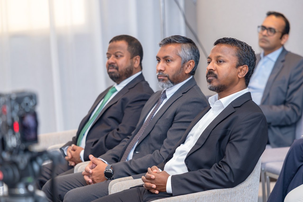 ރަސްމާލެ ވިއްކާލުމުގެ އެއްބަސްވުމުގައި ސޮއިކުރުން