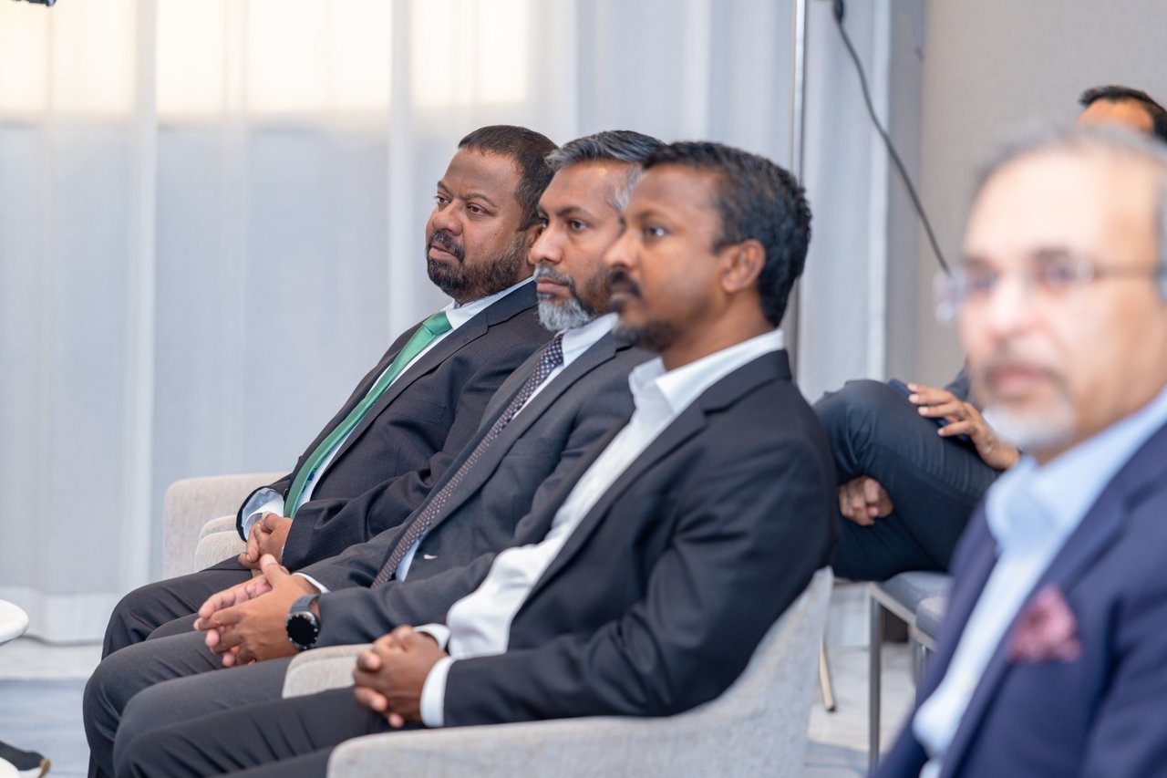ރަސްމާލެ ވިއްކާލުމުގެ އެއްބަސްވުމުގައި ސޮއިކުރުން