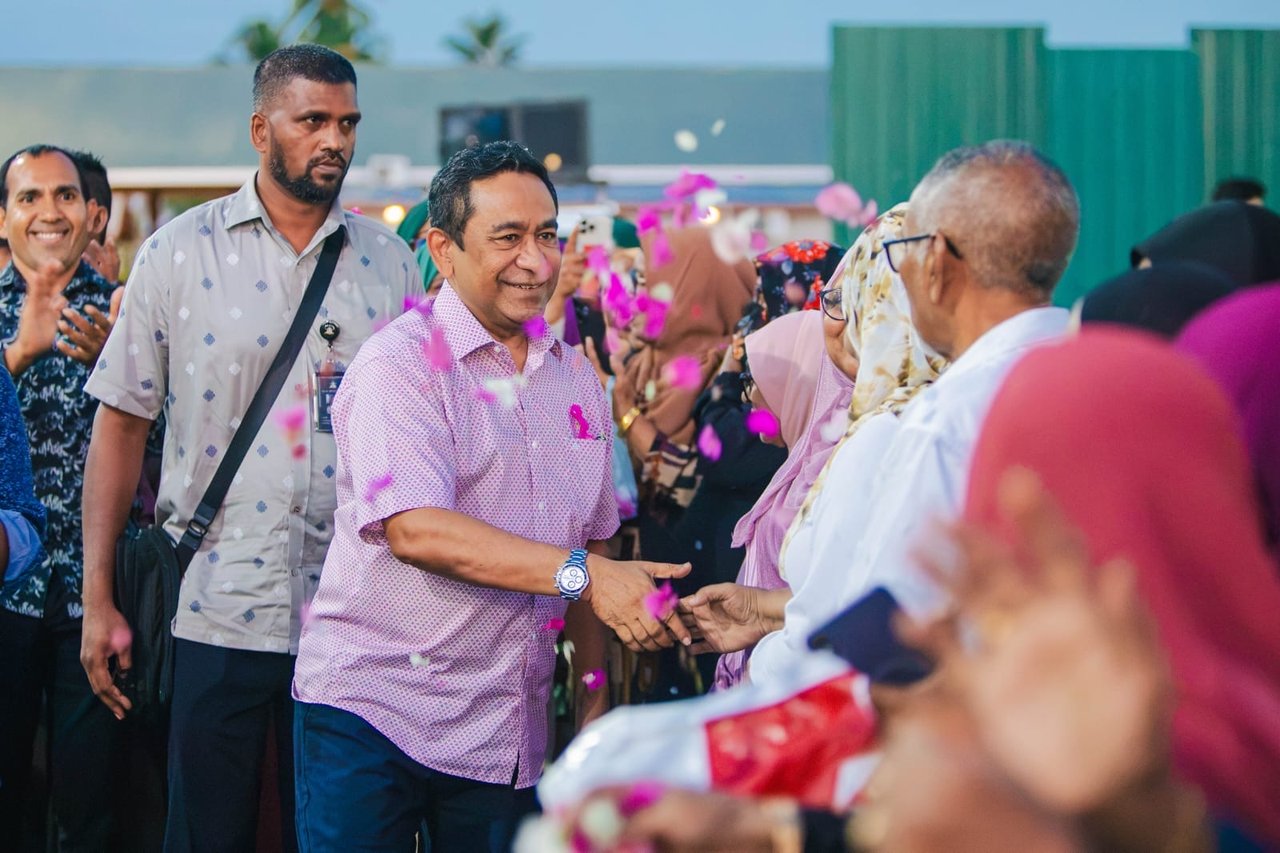 Verikamugai hunnevi dhuvasvaru ves nukiyaavaruge hoonu maruhabaa eh Yameenah Addu in
