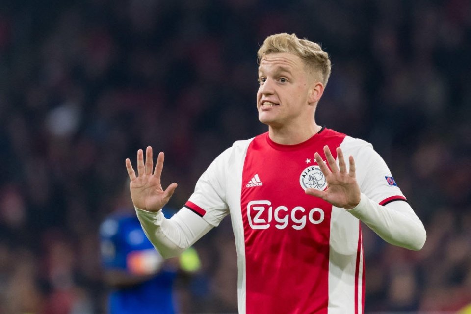 Netherlands ge midfielder Van de Beek Manchester United ah