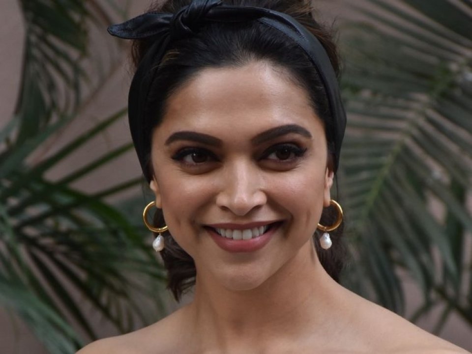 Deepika ge social media gai huri photo thakah mivee kihineh?