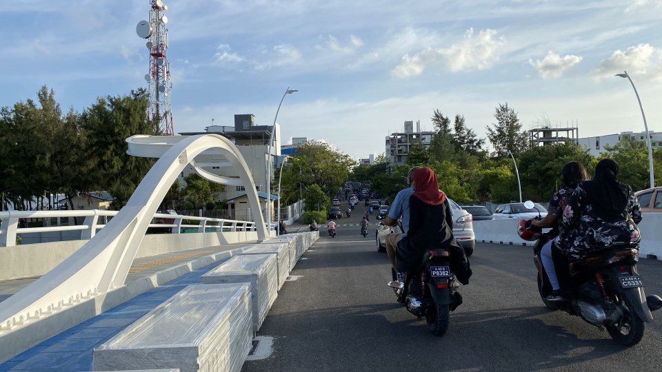 Hulhumale ge 2 fiyavahi gulhey bridge sarahahdhuge traffic ah badhalu thakeh genesfi