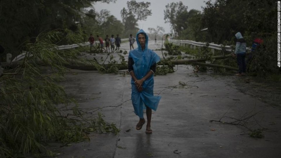 Mi aharuge enme baarugadha thoofaan Philippines ah!