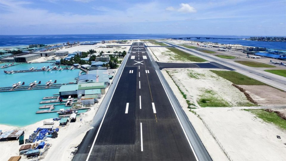 Parking jaaga nethigen aa runway matheegai boat thah park kuran fashaifi