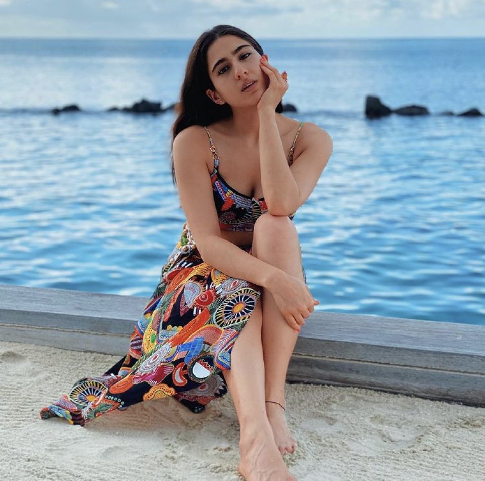 Sara Ali Khan anehkka ves chuttee ah raajje athuvejje