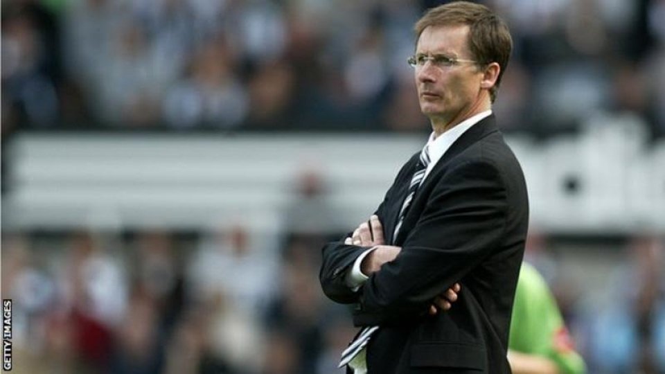 Newcastle ge kureege coach Roeder maruvejje