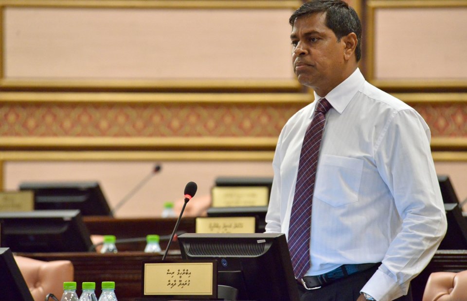 Guraidhoo dhaairage member Riza avahaara vejje