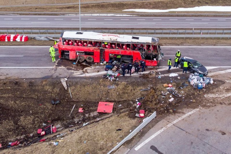 Ukraine ge bus eh accident ve 6 meehun maruvejje