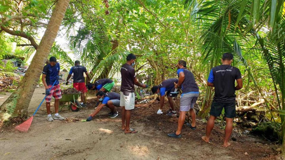 BML ge muvazzafun ge ehee 3 rashakah dheefi