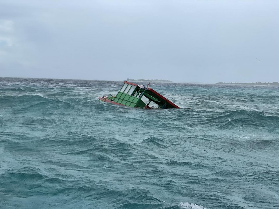 10,000 litter ge thelaaeku dhathuru kuri theyo boat eh adi ah  hingajje