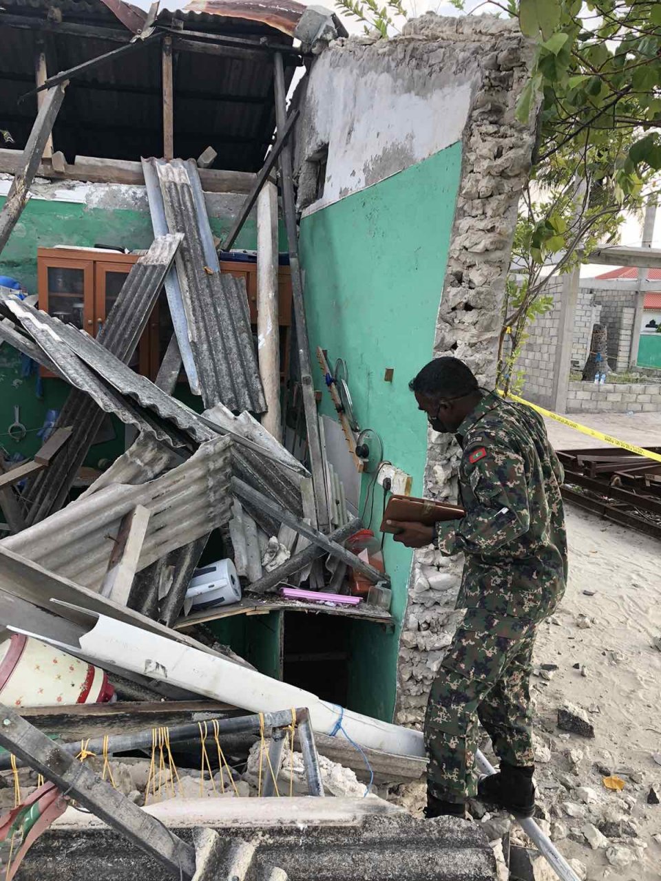 Ingurandhoo gai Gas fulhi eh govai dhe meehaka aniyaa vejje