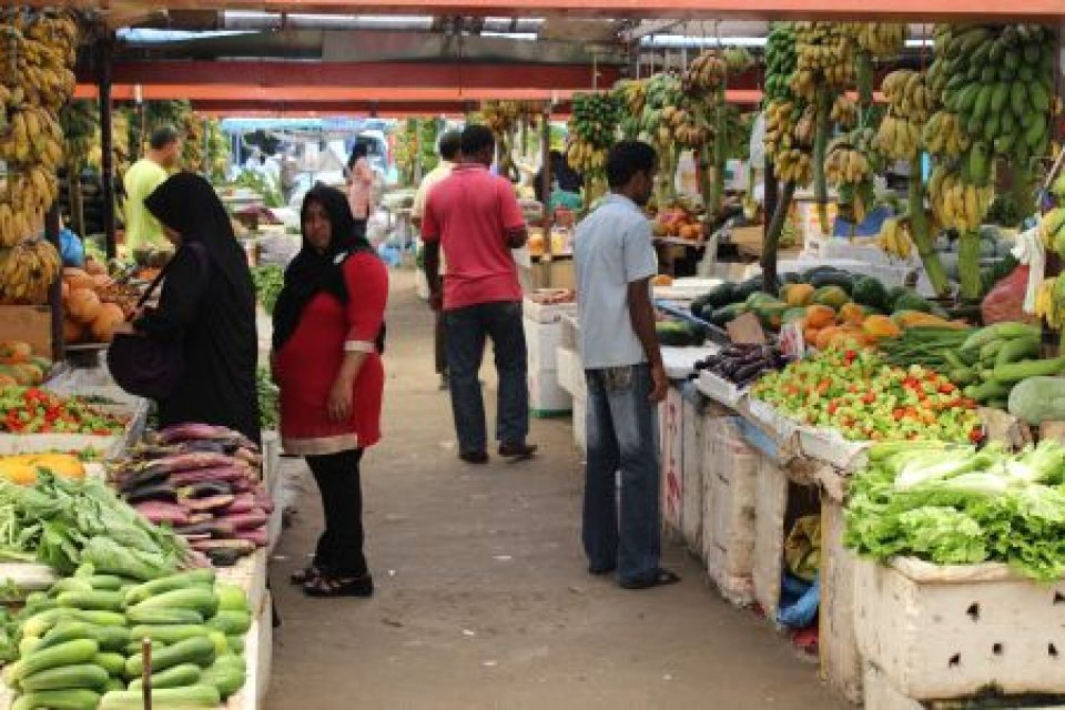 Baazaru mathee gai gina anhenun thakeh.. firihenunnah dhuleh nukurey!