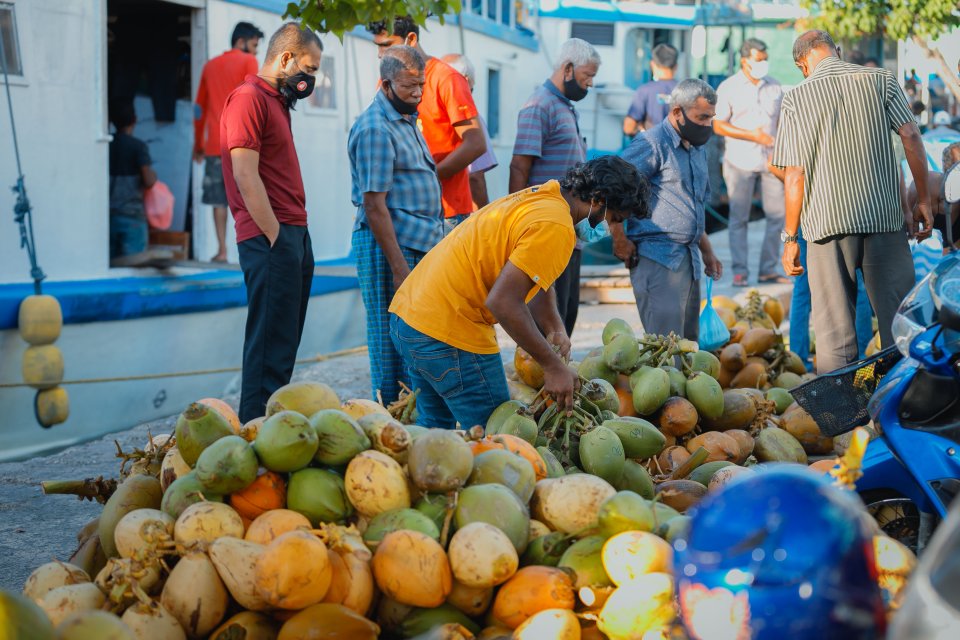 Miadhu ves positive vee 113 meehun, male in 19 positive