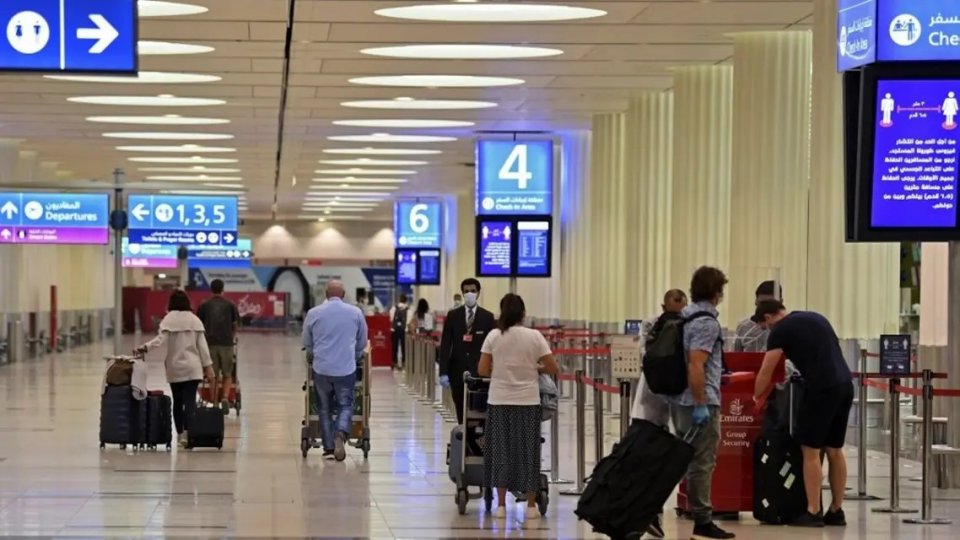Dubai airport in 3 mas thereygai 56 kilo ge  drgu hifahahtaifi