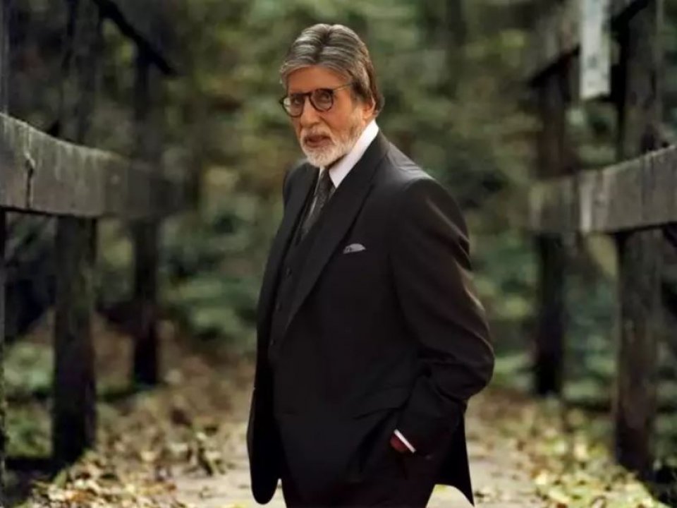 Bollywood gai Amitabh ge 52 aharu. 