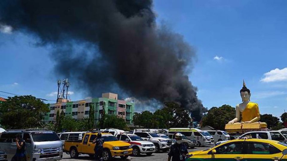 Bangkok ge factory eh govai bodethi gellun thakeh vejje