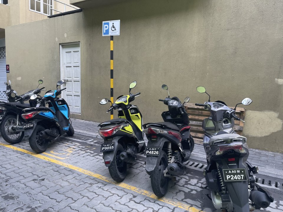  Khaassa eheeah beynunvaa meehunge parking zone gai park kurumakee dherakameh: Mayor