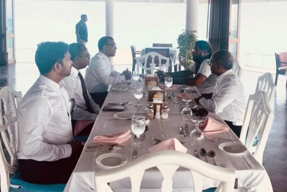 Nasheed kulli gothakah Qasim aa badhdhalu kuravvaifi