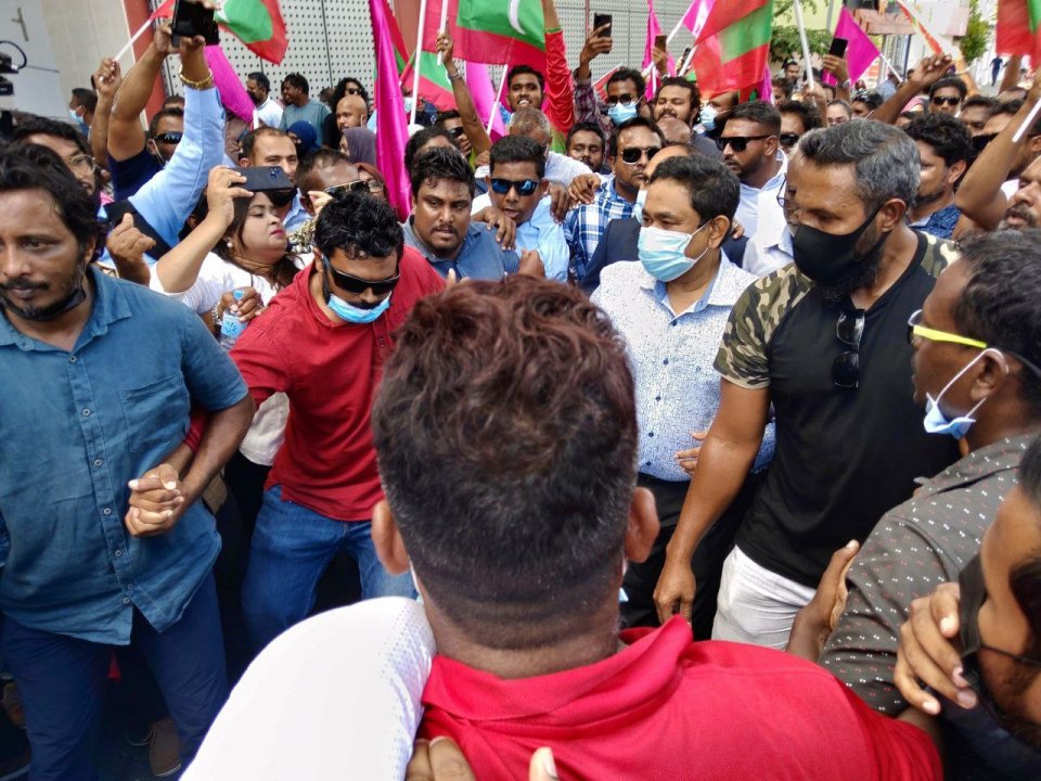 5 Aharuge jalu hukumun raees Yameen minivan vejje