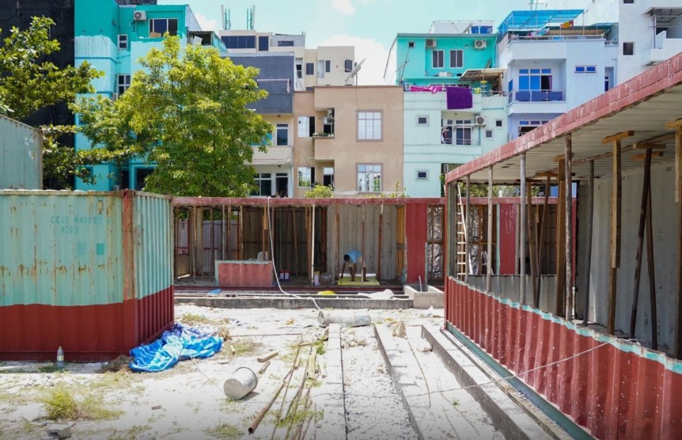 Hulhumale ge container park'gai cafe eh hingaane bayaku hoadhanee