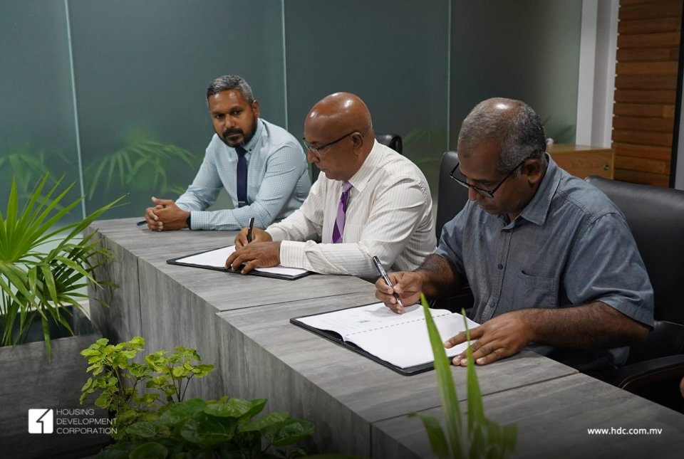 ROL in ves Hiya Flat thakah internet khidhumai dhenee