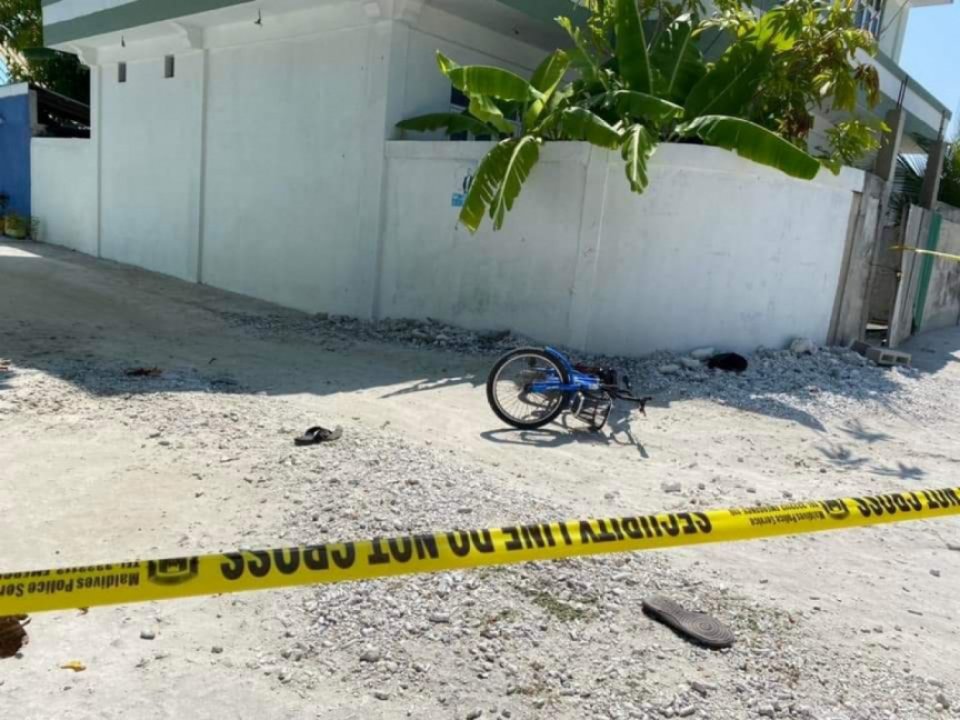 Dhiyamigili mudhimah valhin hamalaadhin meehaa shareeai nimendhen bandhah