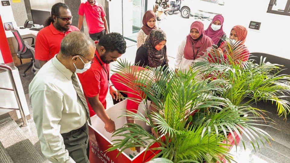 Asaasee beynunthah fuhdhan dhathi 100 aailaa akah BML ge muvazzafun kaaboa thakethi hadhiyaa koffi