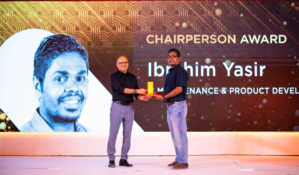 Dhiraagu ge emme sharafuveri award mifaharu Yasir ah