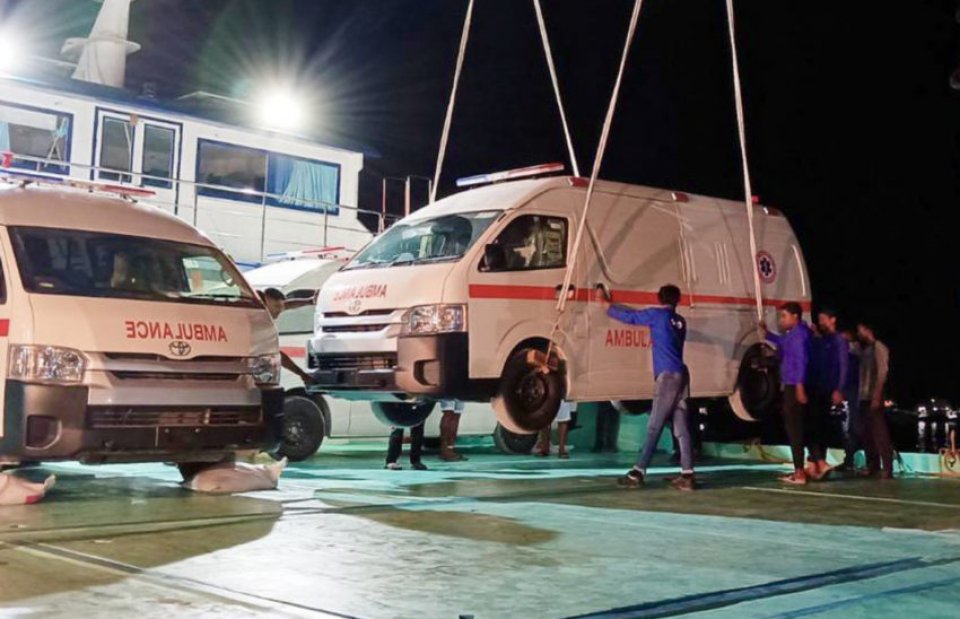 Atholhuthereah ithuru 8 ambulance eh fonuvanee