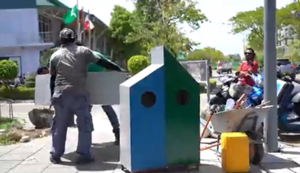 Hulhumalege eki sarahaddhugai HDC in dustbin bahattanee