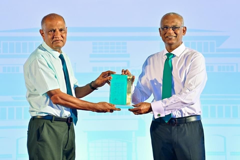 Qaumu hingumuge muhimmu dhauru adhaakuree raees office ge gina dhuvas vee muvazzafun: Raees