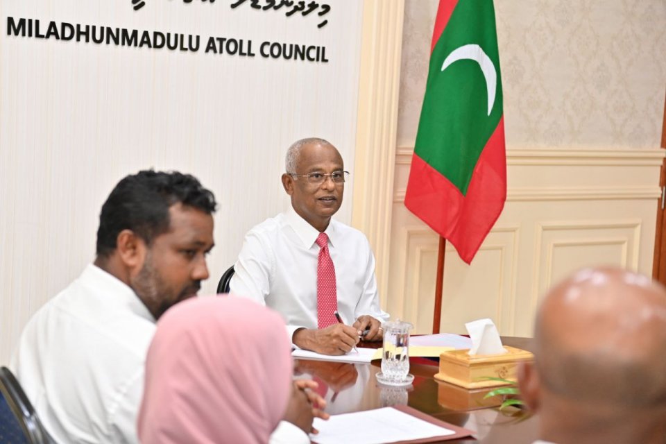 Siyaasee visnumehge sababun evves rasheh thafaatheh nukuraanan: Raees