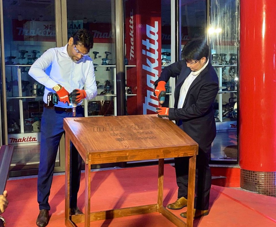 STO in Makita ge ufehdhunthakah khaassa mulhin aa showroom eh hulhuvaifi